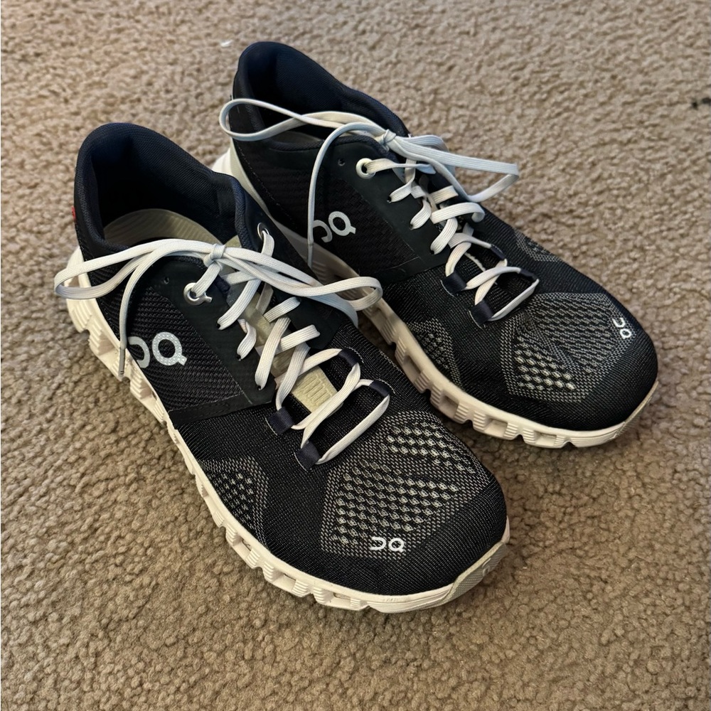On Cloud X size 6